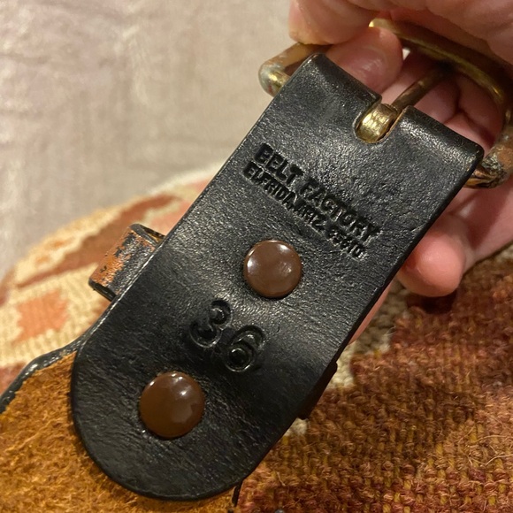 Vintage Floral Tooled Leather Belt - Picture 3 of 8